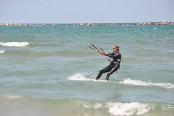 Mazăre a inspectat plaja din Mamaia cu zmeul